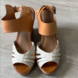 DV wedge sandals